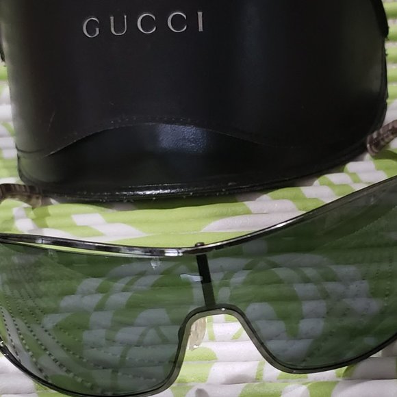 Men's Gucci Sunglasses. - Picture 2 of 10